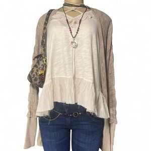 American Eagle Cream Ruffle Hem Sleeveless Blouse – XS